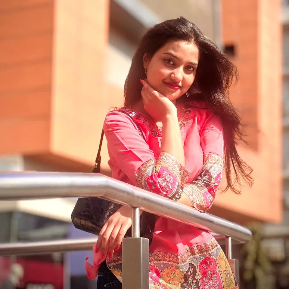 Expressive on-camera personality 