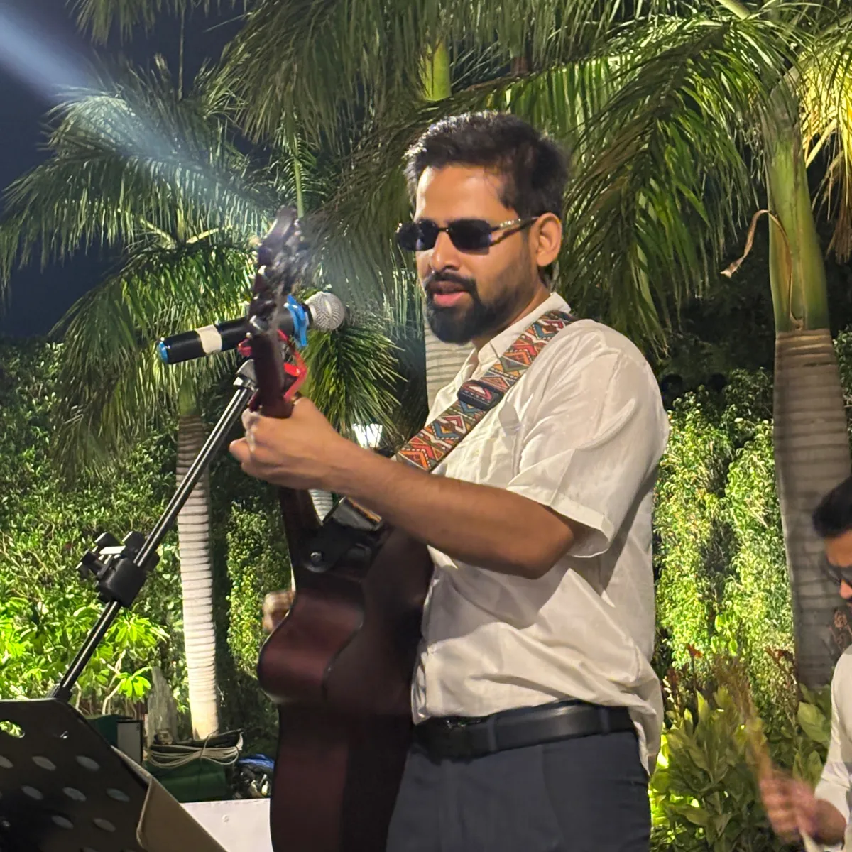 Solo singer and band 