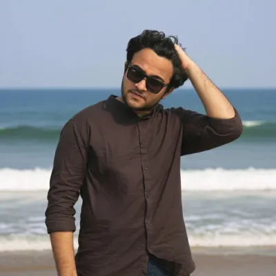 I am an aspiring actor who loves to be on screen .