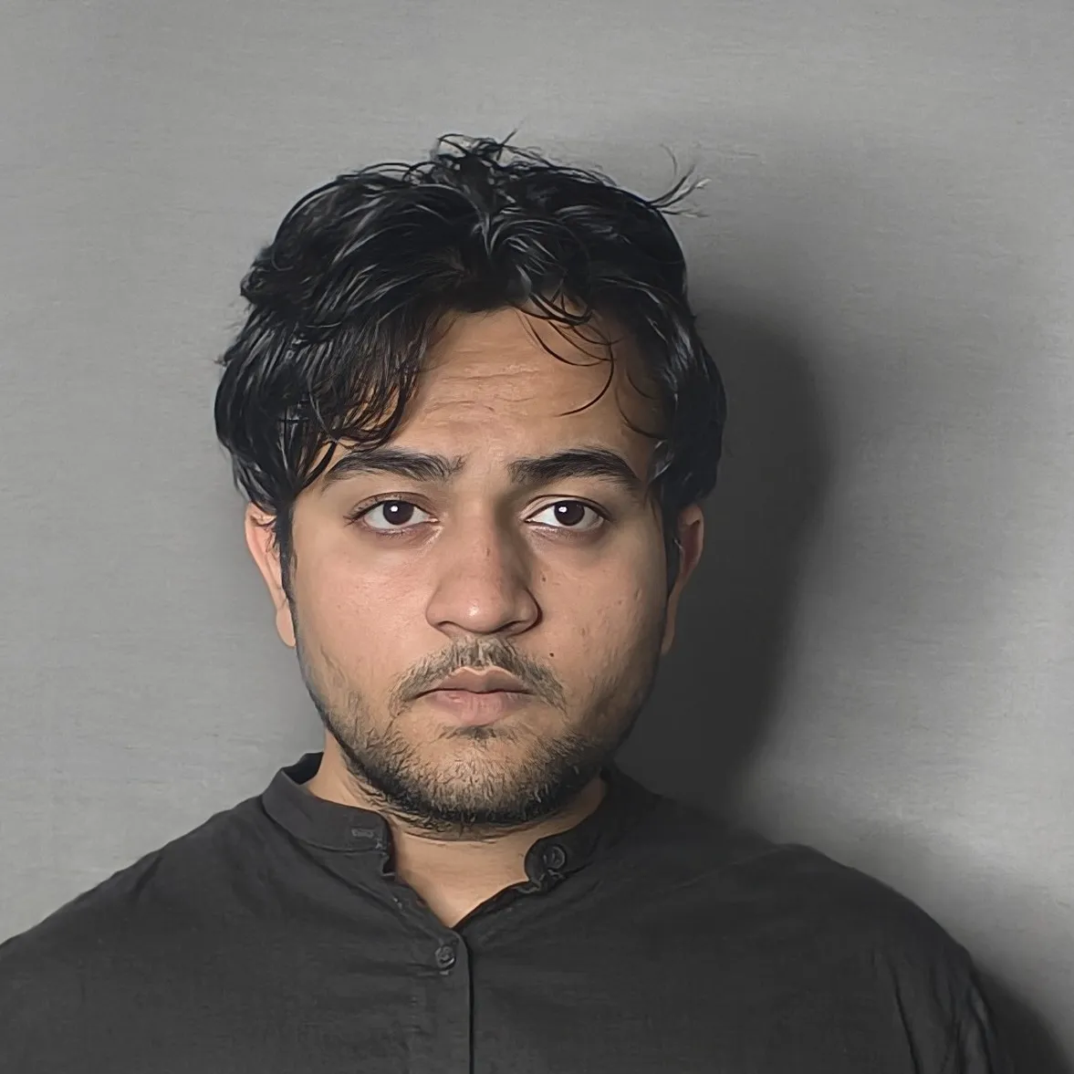 I am an aspiring actor who loves to be on screen .