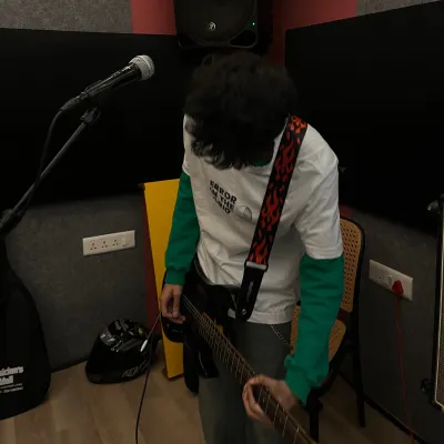Versatile Guitarist and Singer Songwriter